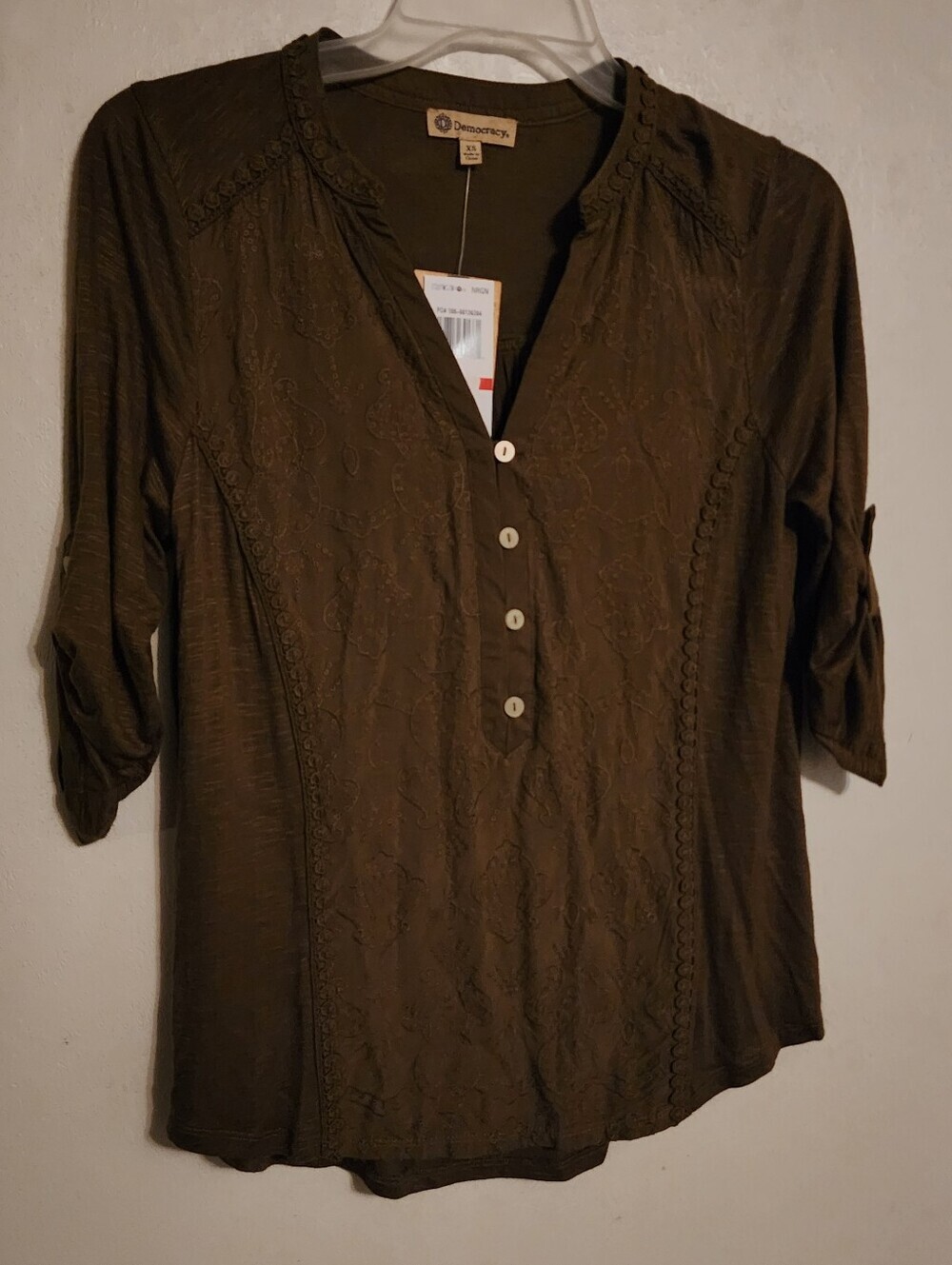 Democracy Embroidered Peasant Top Olive Green Size XS NWT (tiny hole)